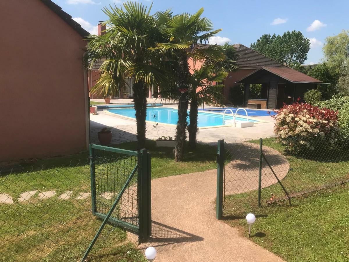 Chambres D'Hotes La Coloniale Varetz Exteriér fotografie