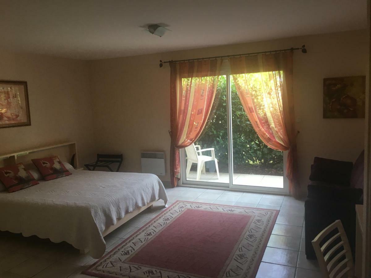 Chambres D'Hotes La Coloniale Varetz Exteriér fotografie
