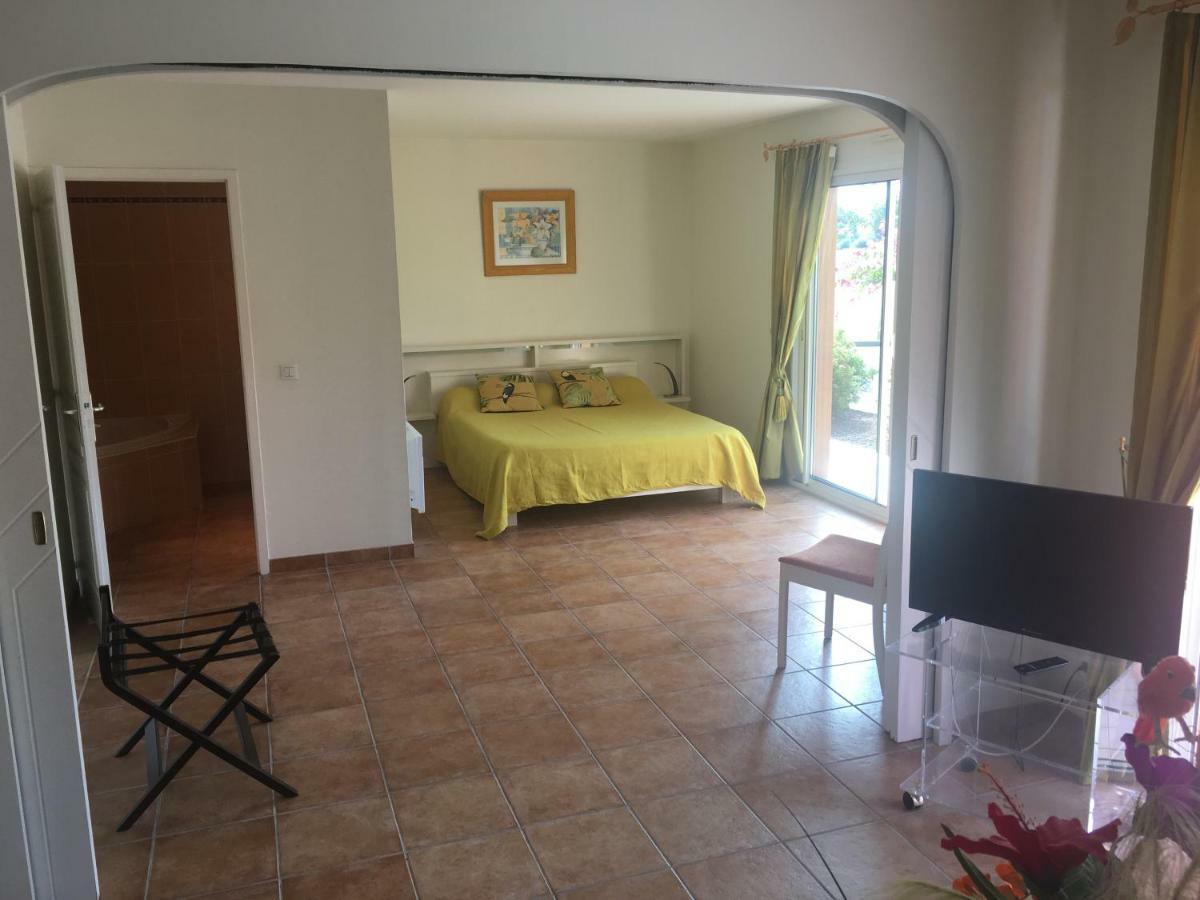 Chambres D'Hotes La Coloniale Varetz Exteriér fotografie